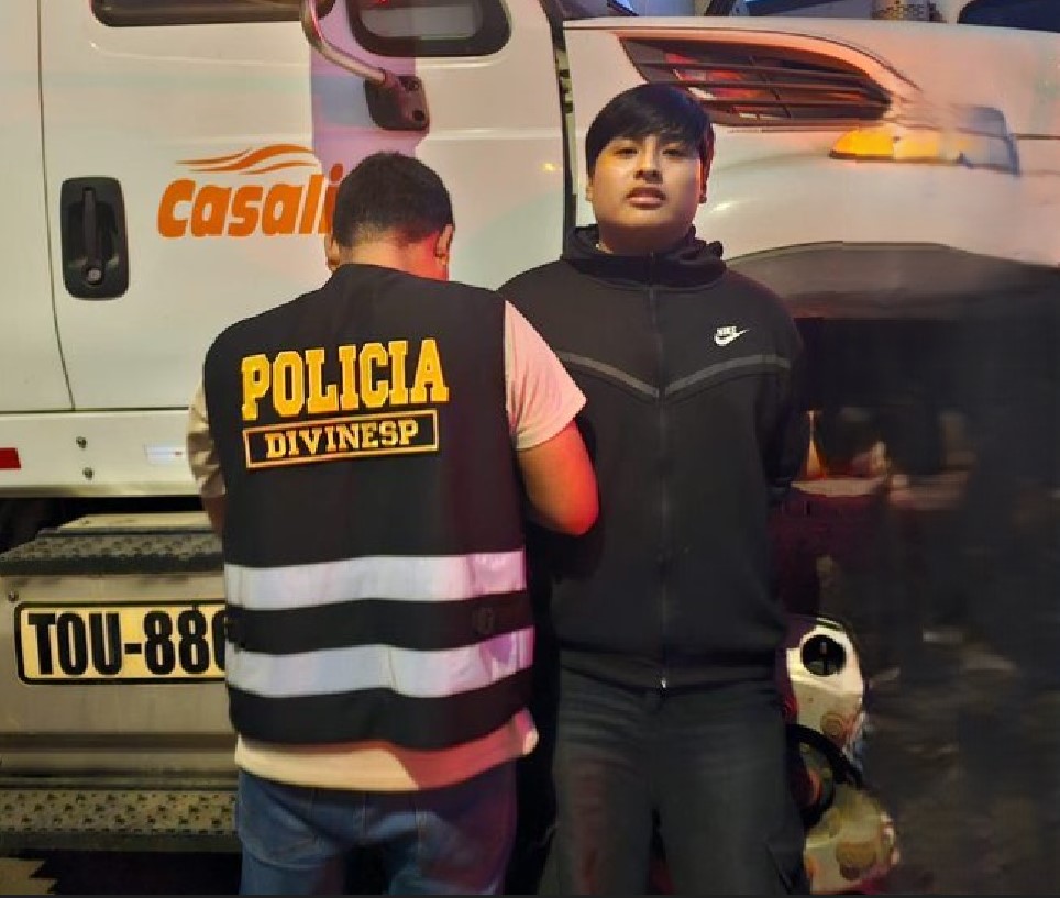 Cayeron en Perú los narcos “Pequeño J” y su ladero acusados de los brutales asesinatos de las tres jóvenes argentinas icndiario.com/2025/10/cayero… #PequeñoJ