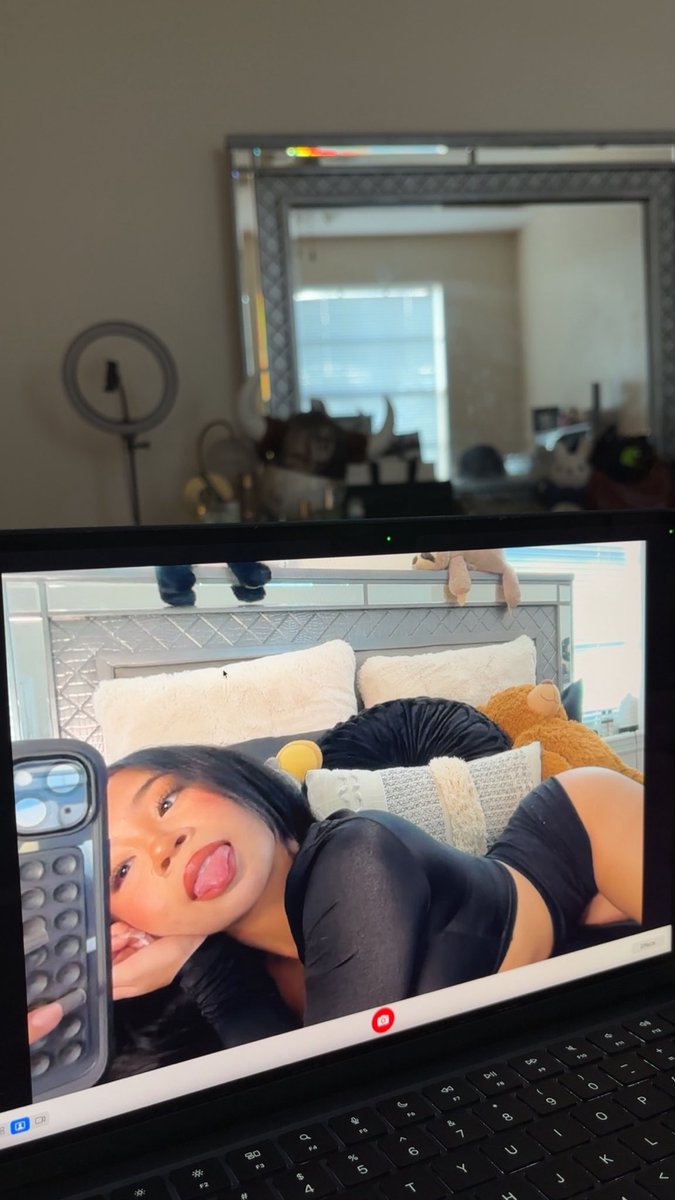 sunbbyx's tweet photo. Glasses or no glasses ? 🤓 https://t.co/fk4PFk120a