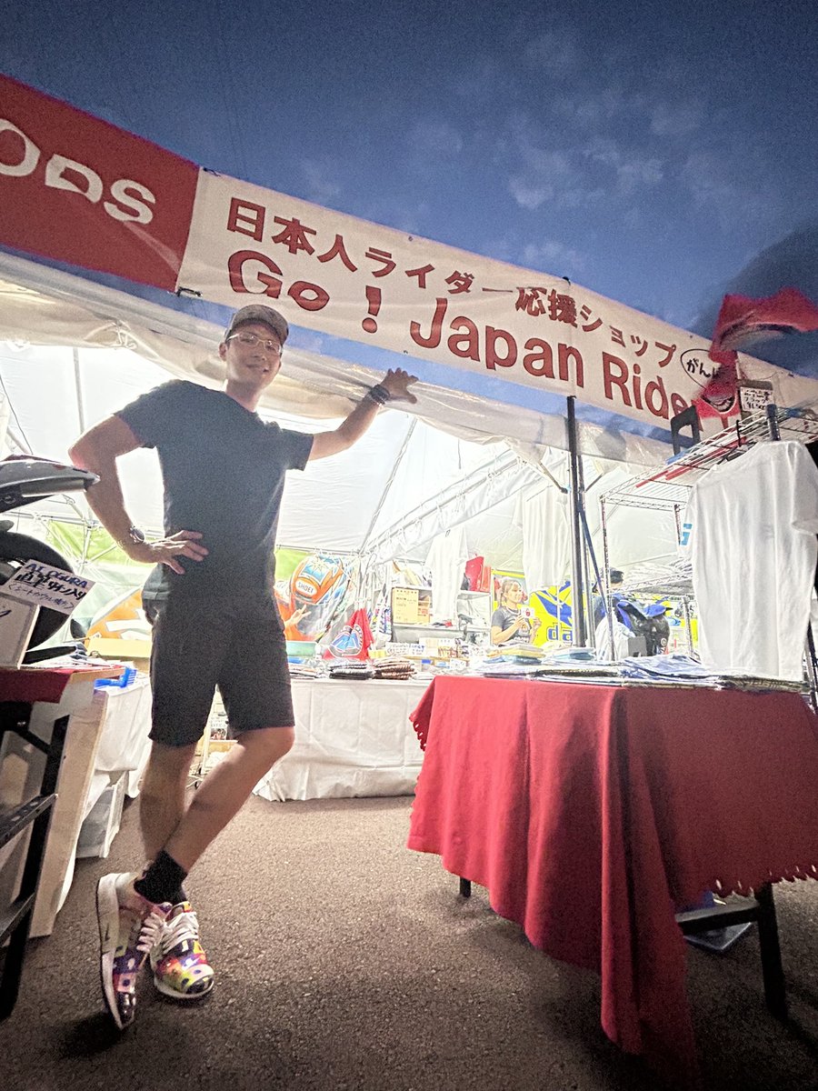 DaijiroNet's tweet photo. 【#日本人ライダー応援ショップ】へようこそ！

①#富沢祥也 選手チームの監督アランさん
今年も寄って下さいました✨

②アジアタレントカップ
#池上聖竜 選手と #飯高新悟 選手 

③#全日本ロード 
 #羽田大河 選手
MotoUP Jr Team #国立和玖選手 #知識隼和 選手

④鈴鹿8耐出場の #濱原颯道 選手 https://t.co/AxOkxIP8Mo