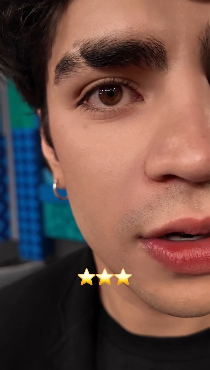 Bonesv5's tweet image. Estoy sufriendo ni siquiera le preguntan algo a Aaron en la gala 🫩 neta necesito un live de el, me consuelo con estas fotos donde se le ven sus hermosos ojitos tiernos ❤️‍🩹✨ 
AARON NUESTRO GANADOR 
NOS VAMOS CON AARÓN 
#AaronMercury #LaCasaDeAaron