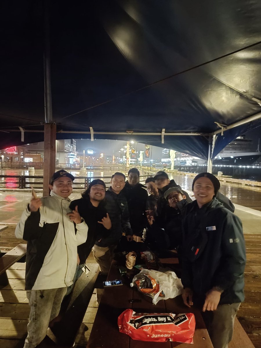 cakbi18's tweet photo. Alhamdulillah part 2 Done, di part ini kerjanya aga lucu karena rezim baru + part ini last cruise dingin CND-AK, next cruise panas ke hawai dst - sign off, Foto terakhir di alaska bareng temen" indo see u next time alaska🤝.. bismillah part 3/8 dimulai🔥🔥🔥 https://t.co/PbbWOrwKWt