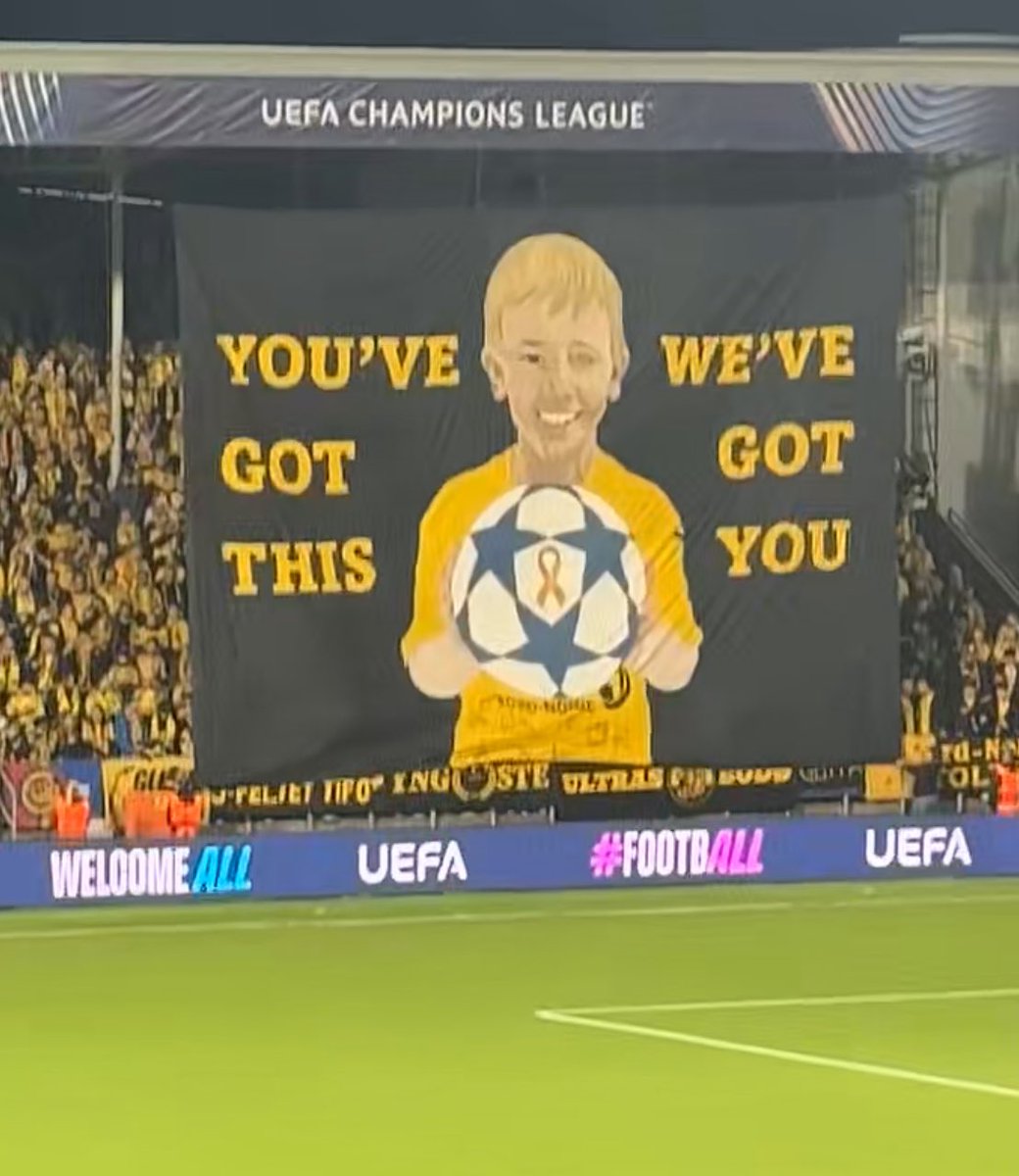 Fantastic tifo, fuck cancer. 💛🎗