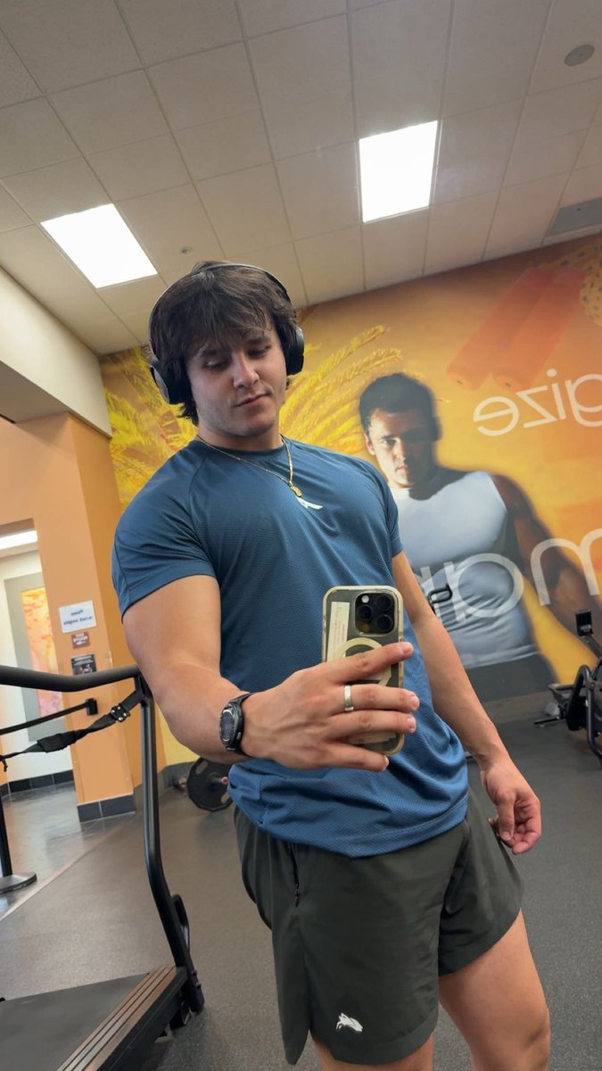 ihatet8's tweet image. new chest angle unlocked #chest #pecs