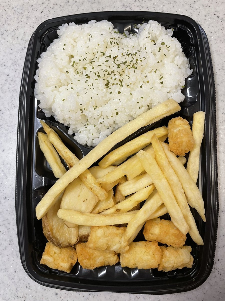 ドンキまたやりやがった…
フライドポテト弁当🤨
こんなもん買うに決まってるやろ〜
味？ 予想通りに決まってるやろ〜