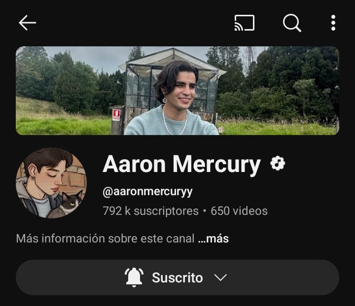 girlofaaron2's tweet photo. Ellos quieren llegar al millón de suscriptores en YouTube 
Pero si mejor hacemos llegar al Millón a @ArnMercurio  
#LaCasaDeAaron

https://t.co/CtxoVToGOm https://t.co/6wJSzDbHs3