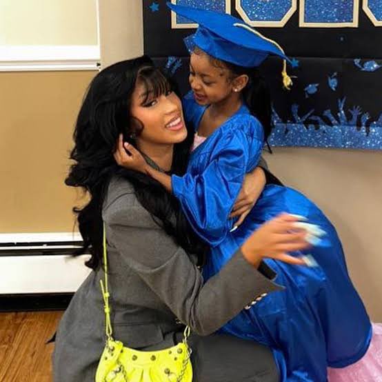 RapGirlsRock's tweet photo. Appreciation Kulture post. 
From your aunties and uncs!
She’s a great big sister, mini fashionista and twins w her beautiful mother. Smart as heck too! https://t.co/74bwaBhIHR