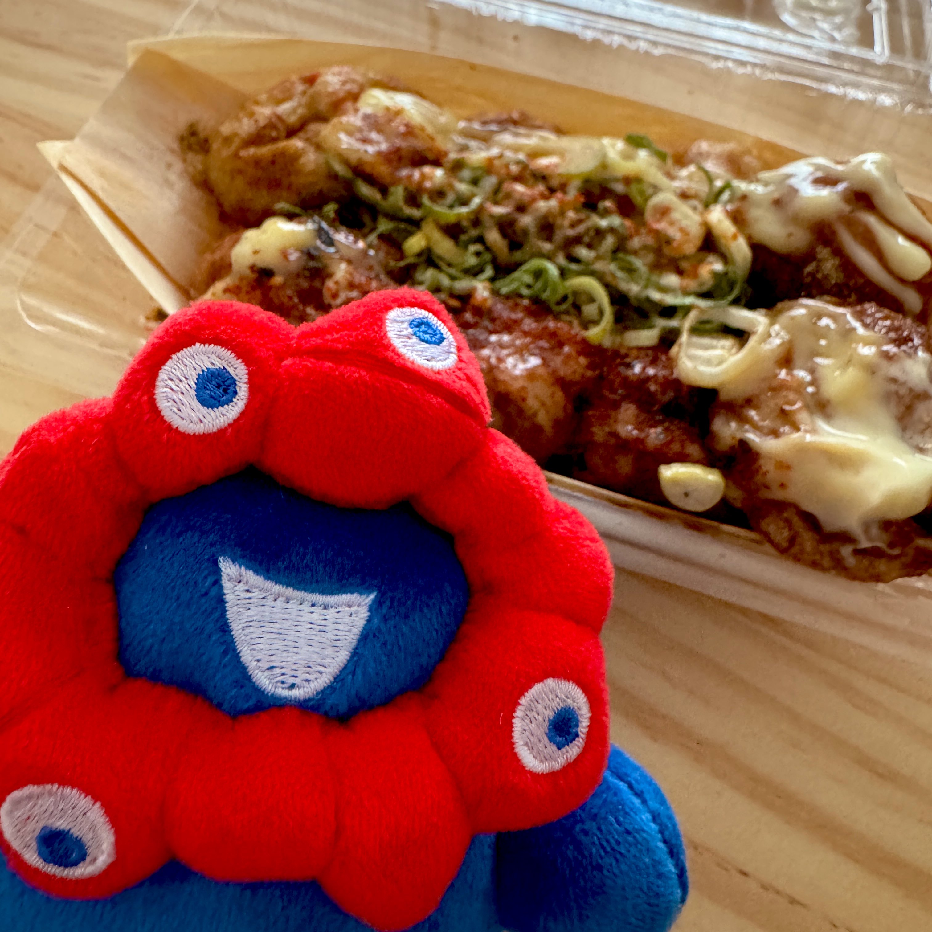 たこ焼きミャクミャク ミャクミャク」がたこ焼きに乗った《立体マスコット》登場