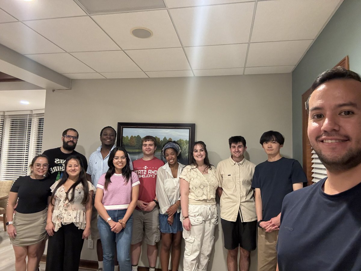 AOV_OlmedoVelar's tweet image. We farewelled @CollazoOnias after 6 months where he got not only go trained in 🦠 infectious clones and vector biology,but he also contributed significantly to our program. Pics also of the farewell party last Friday with the extended lab members.The best is yet to come for Onias