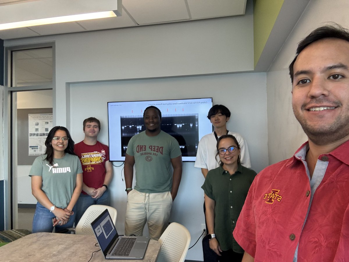 AOV_OlmedoVelar's tweet image. We farewelled @CollazoOnias after 6 months where he got not only go trained in 🦠 infectious clones and vector biology,but he also contributed significantly to our program. Pics also of the farewell party last Friday with the extended lab members.The best is yet to come for Onias