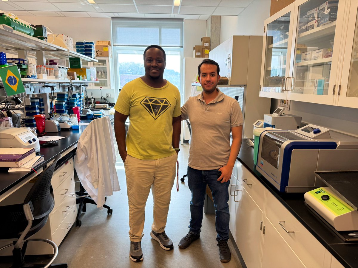 AOV_OlmedoVelar's tweet image. We farewelled @CollazoOnias after 6 months where he got not only go trained in 🦠 infectious clones and vector biology,but he also contributed significantly to our program. Pics also of the farewell party last Friday with the extended lab members.The best is yet to come for Onias