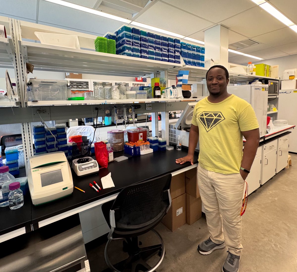 AOV_OlmedoVelar's tweet image. We farewelled @CollazoOnias after 6 months where he got not only go trained in 🦠 infectious clones and vector biology,but he also contributed significantly to our program. Pics also of the farewell party last Friday with the extended lab members.The best is yet to come for Onias
