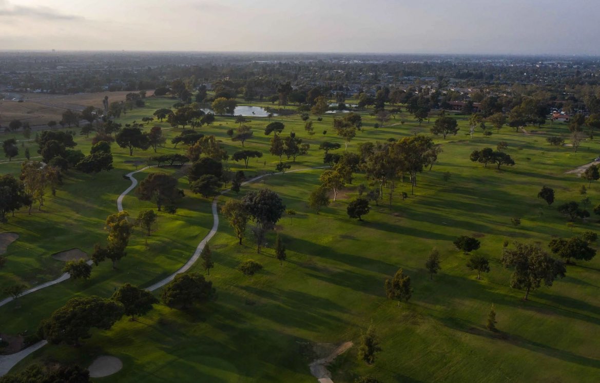 The 2nd Annual Broker Brews Golf Tournament at Costa Mesa Country Club is coming  up!

We’ll be playing the Los Lagos Course in three short weeks on Thursday October 23rd.  Our Tournament Director Matthew Glidden is setting up a great day for our network.

brokerbrews.com/golf