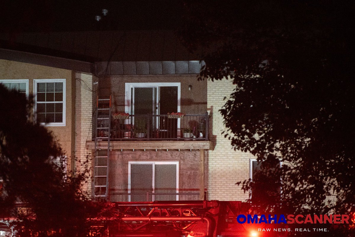 omaha_scanner's tweet photo. 📸: Omaha Fire responded to a structure fire at 12727 W Dodge Road. Occupants needed assistance evacuating and one elderly patient was transported unrelated to the fire. No other injuries were reported. Crews were able knock down the fire. https://t.co/MbG5I5yPKP