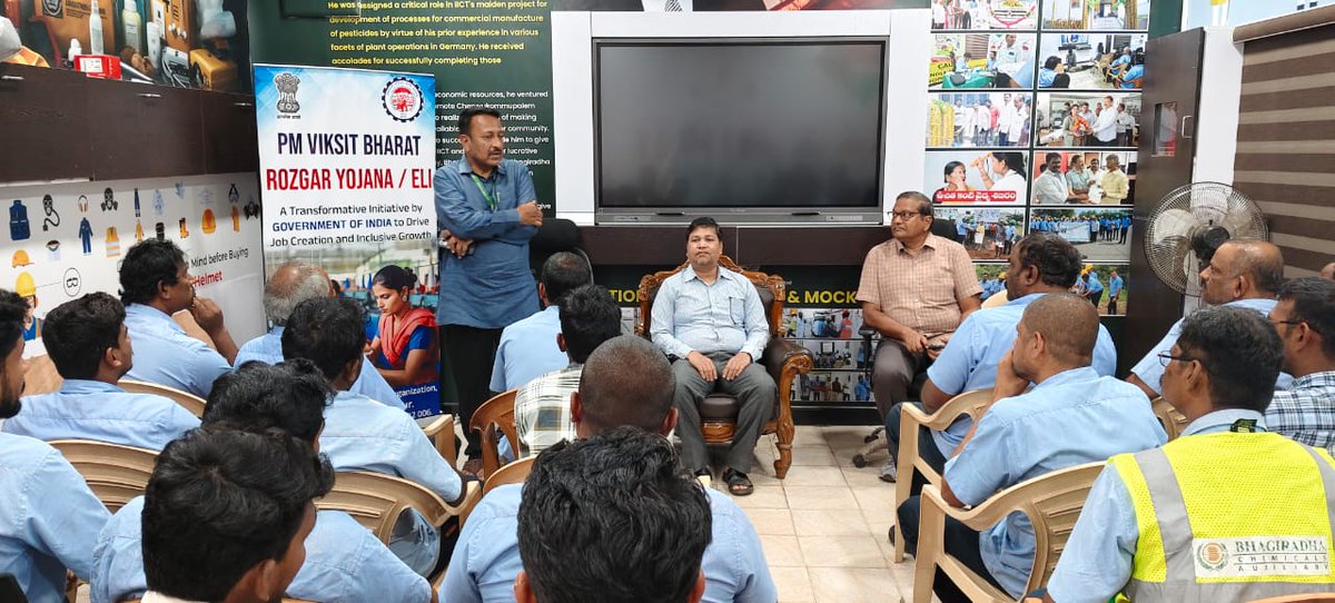 LabourMinistry's tweet image. Glimpses from the Andhra  Pradesh where stakeholders are enthusiastically participating in #PradhanMantriViksitBharatRozgarYojana awareness drive by the Ministry of Labour and Employment.

Towards a more empowered workforce in India! 💼✨ 
#MoLE #SocialSecurity