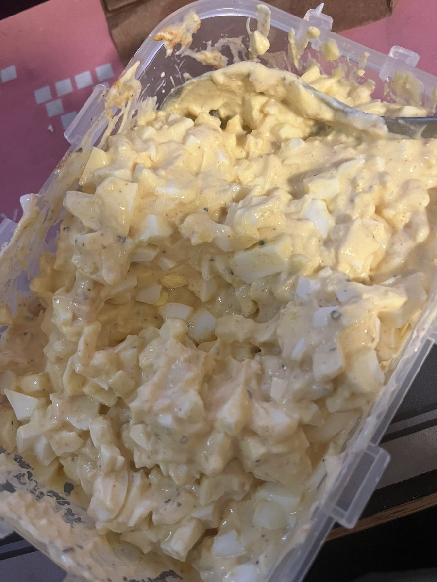 Rainble2's tweet photo. I’m ngl idk what I’m doing at 1am in the morning cooking my egg salad that I fucked up instead of sleeping for my 8 am.. AT LEAST IT LOOKS GOOD PLS COMPLIMENT ME I BEG 😭 https://t.co/ohdinQn06y