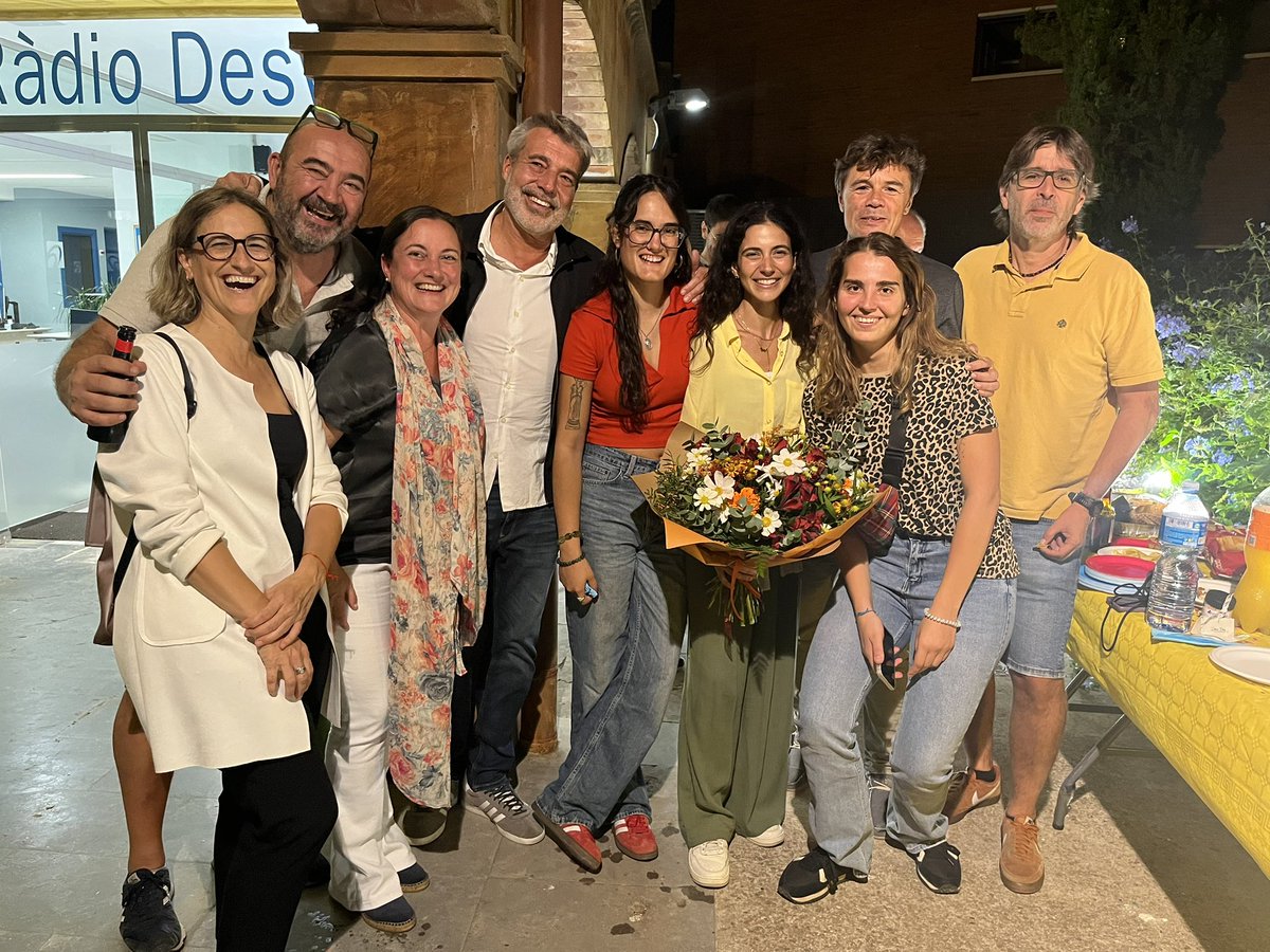 Un orgull que joves estudiants de #SantJust com ella, puguin formar-se i aprenguin la professió i que després puguin escalar a més responsabilitats, sense oblidar que la ràdio de #SantJust va ser la seva primera experiència professional. 
Gràcies Núria i molta sort en el futur!