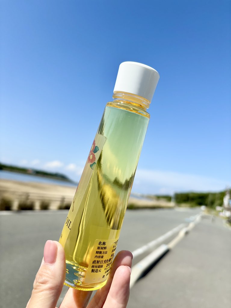 rsmunakata's tweet photo. 🌿待望の“じのしまつばきおいる”入荷🌿

10/5(金)〜サービスカウンターにて販売いたします。

今年は長く続いた高温と大雨の影響で、例年以上に貴重な仕上がりとなりました💦
なので数量限定・超希少❗️（※1家族1本まで）

自然が育んだ恵みを、この機会にぜひお楽しみください。
お見逃しなく✨ https://t.co/IBUEYs2Ren