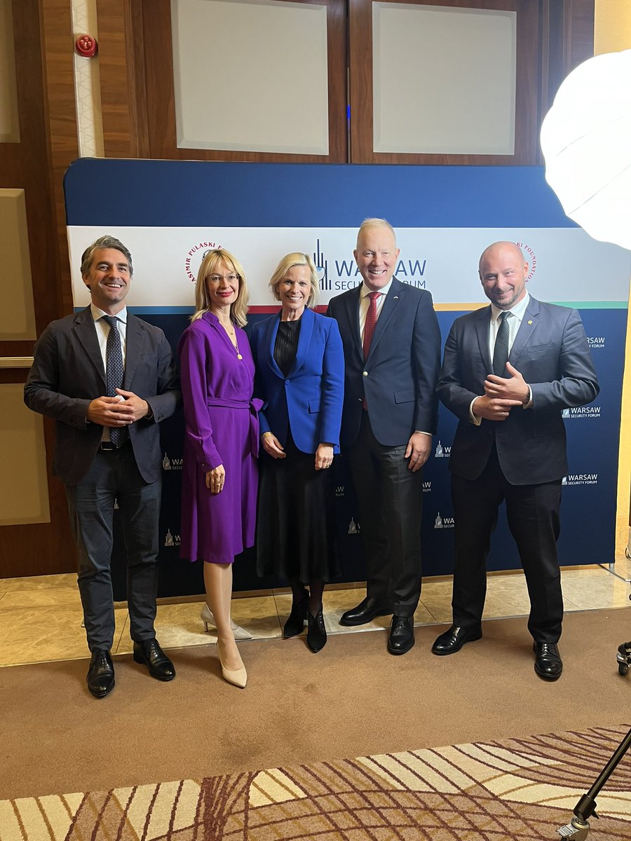 AnnwieAnna's tweet image. Thanks to @markomihkelson @TyttiTup @JacekSiewiera and Antoine de Braquilanges for an excellent discussion on the #Baltic Sea at #WSF2025 and to @WarsawForum for a fantastic conference! #Dividedwefall