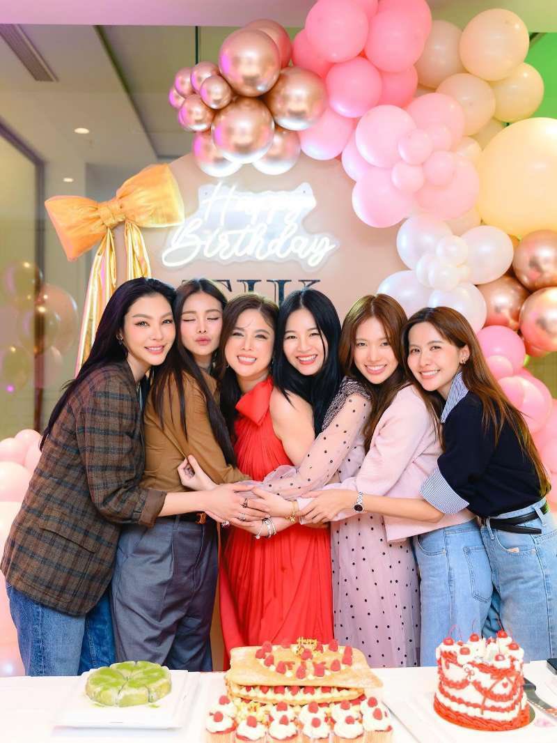 P’Tik update 
之前的生日会

#FayePeraya #ฝ้ายพีรญา