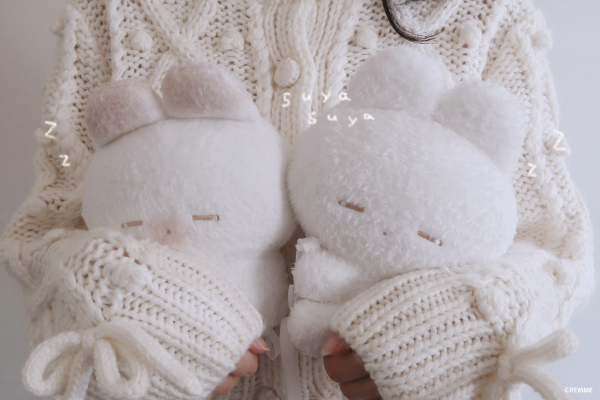 collabo_inc's tweet photo. うさぎのねむちゃん「ぬいぐるみポシェット」再販💕
大人気!ぬいぐるみ作家 REMME(@remme_It)さんデザイン。 ふわふわ ねむちゃん💕抱きついてるみたいで可愛いぬいぐるみ型 ポシェット💕 入荷 販売店 詳細▼
https://t.co/8qVnk1x6gg
#ぬいぐるみポシェット #うさぎのねむちゃん #REMME https://t.co/gFNbim1t8t