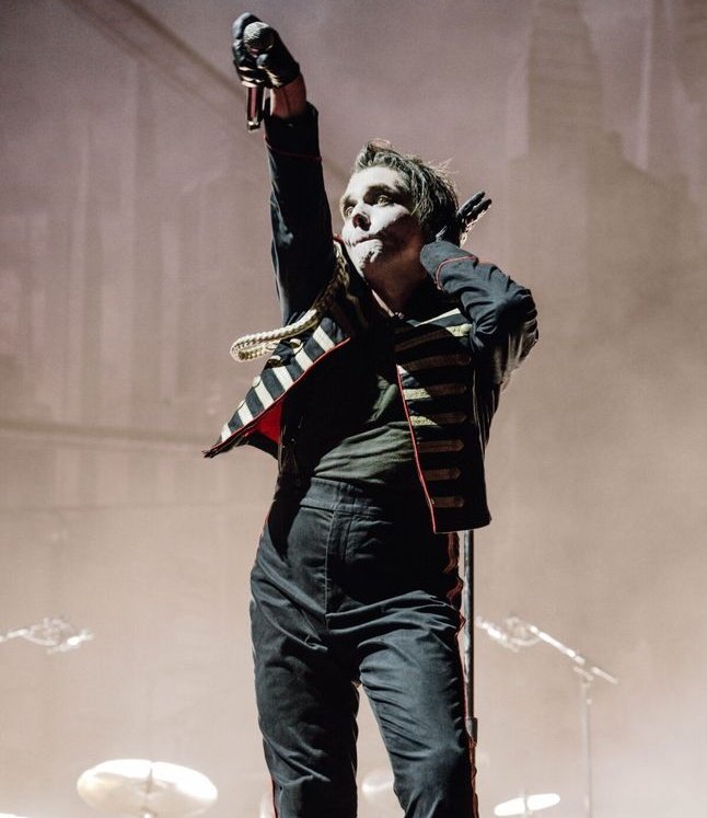 alelvsmcr's tweet image. okay diva