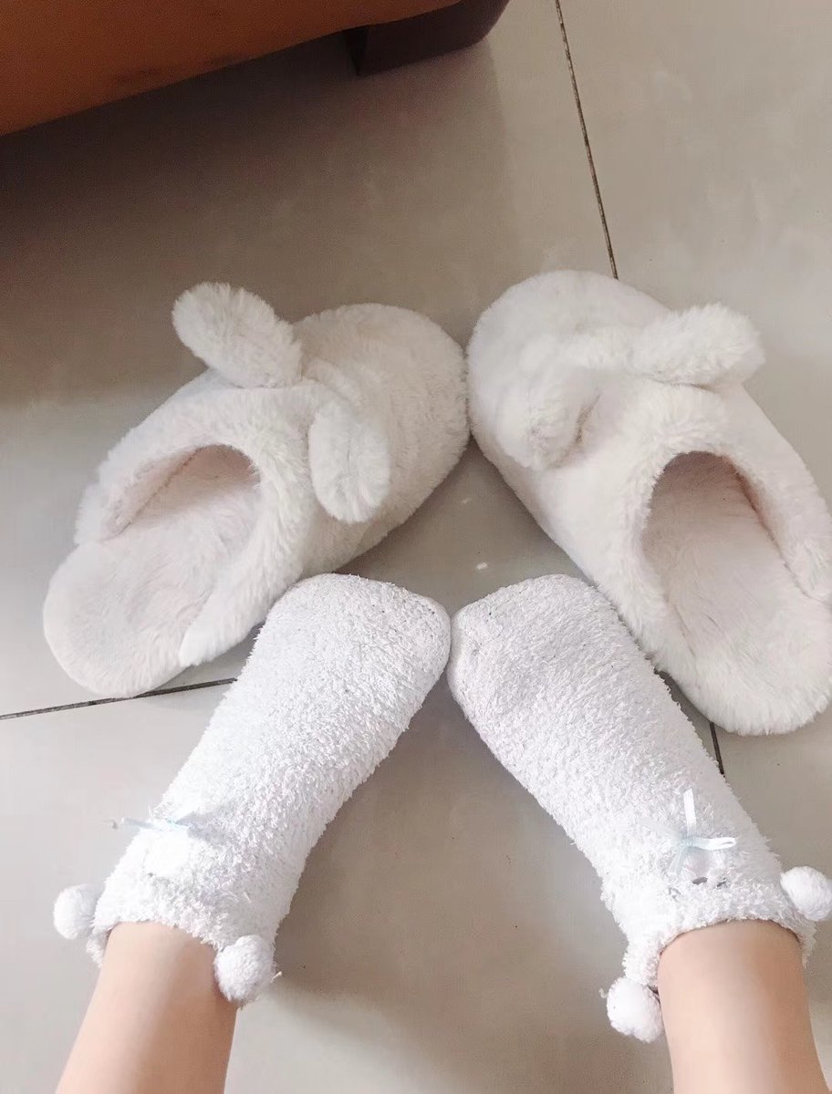 Linxx66's tweet photo. 拖鞋和袜子哪个更可爱💅🏻穿袜子踩还是脱袜子踩 #4i女s #四爱女攻 https://t.co/KEaxzEphnP