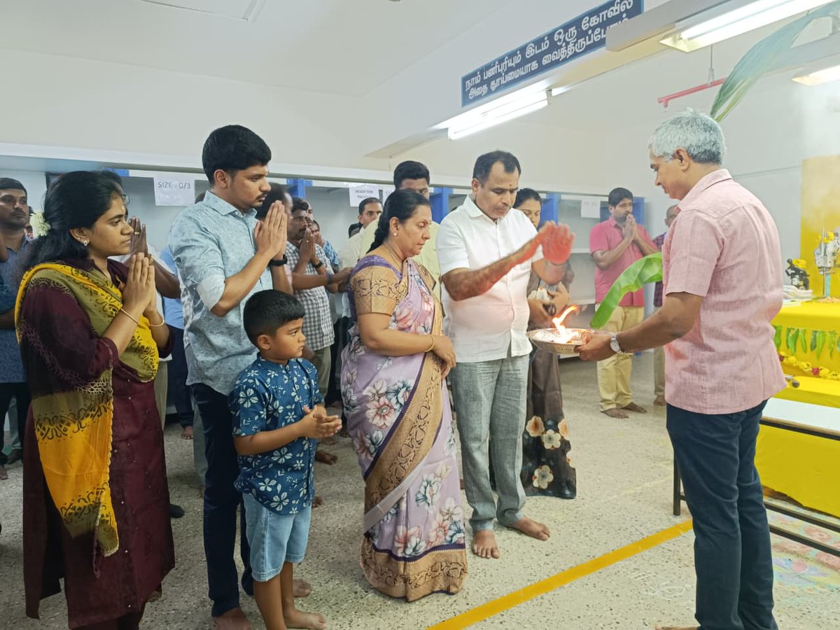 ஆயுத பூஜையை முன்னிட்டு எங்கள் நிறுவனத்தில் நடைபெற்ற சிறப்பு வழிபாட்டு புகைப்படங்கள்