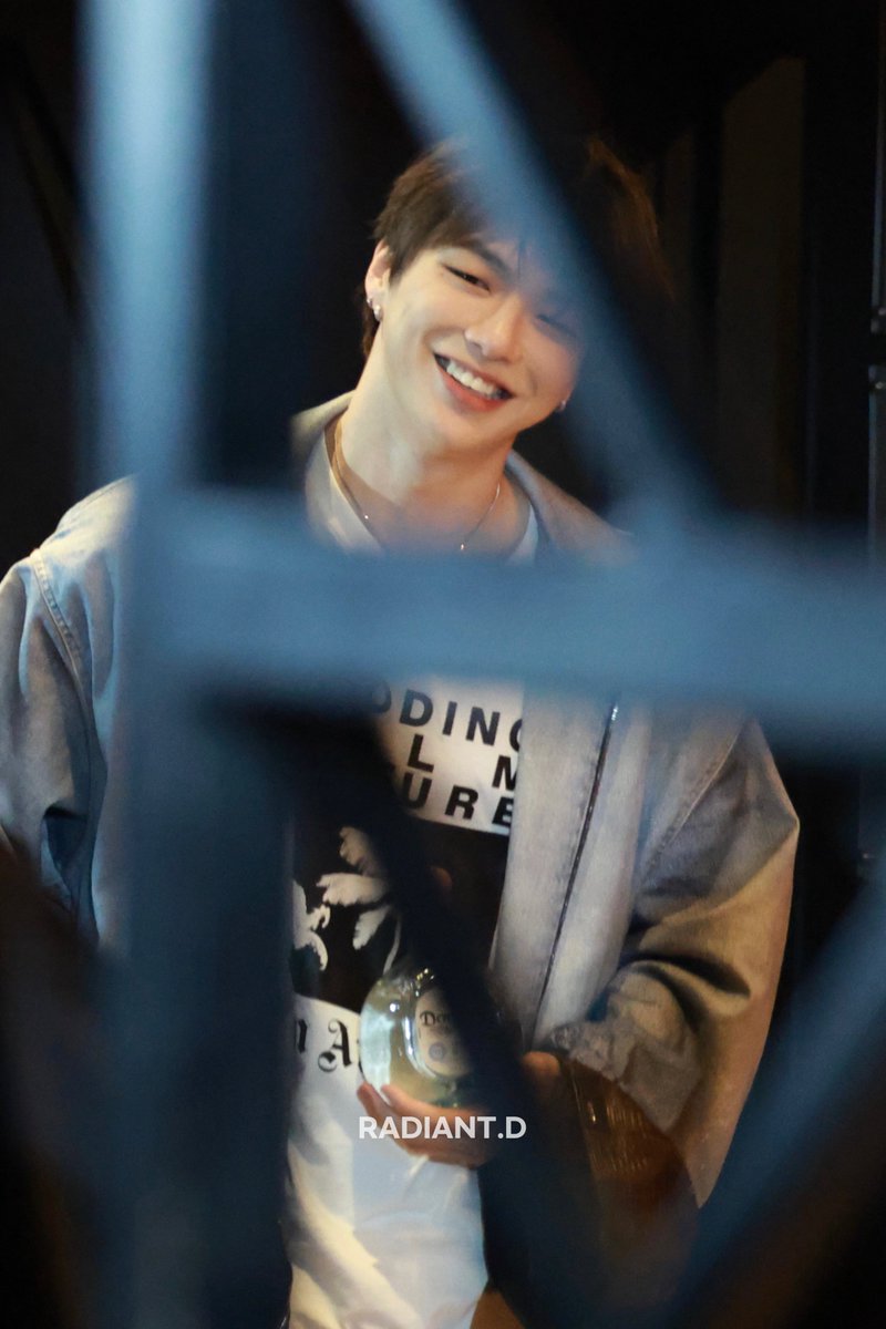 RADIANT_D's tweet photo. 250930 KANGDANIEL CONCERT <ACT : NEW EPISODE> IN CIUDAD DE MEXICO 퇴근
- Preview

#강다니엘 #KANGDANIEL
#姜丹尼尔 #カンダニエル #คังแดเนียล https://t.co/BRJtqn6oXk