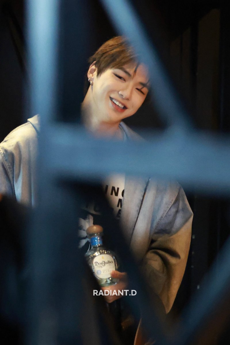 RADIANT_D's tweet photo. 250930 KANGDANIEL CONCERT <ACT : NEW EPISODE> IN CIUDAD DE MEXICO 퇴근
- Preview

#강다니엘 #KANGDANIEL
#姜丹尼尔 #カンダニエル #คังแดเนียล https://t.co/BRJtqn6oXk