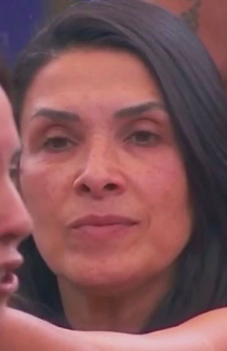 cervezadelata's tweet photo. Alguien sabe quién este ser ? La que siempre anda con cara de caca emputada que nadie soporta 

Si la conocen pásenle mensaje que por ahí vaya y Que chingue su madre !
Bueno no, su mamá no tiene la culpa igual por lo mismo ni su mamá la soporta

 #LaCasaDeLosFamososMxً https://t.co/he1KKtnAX1