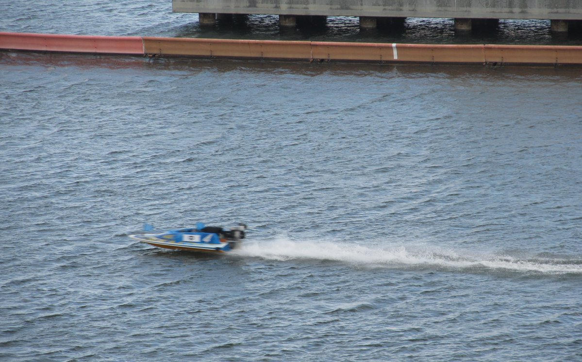 hochi_boatrace's tweet image. ボートレースびわこ（１日）
【ルーキーシリーズ第１７戦　スカパー！・ＪＬＣ杯】（前検日）
　一番に下ろしたのは福岡支部の１２２期の #中亮太 選手。手にした４７号機は前節に星野雅彦選手が選抜戦（５着）に乗った、まずまずのエンジンです。
＃びわこ
＃ルーキーシリーズ
