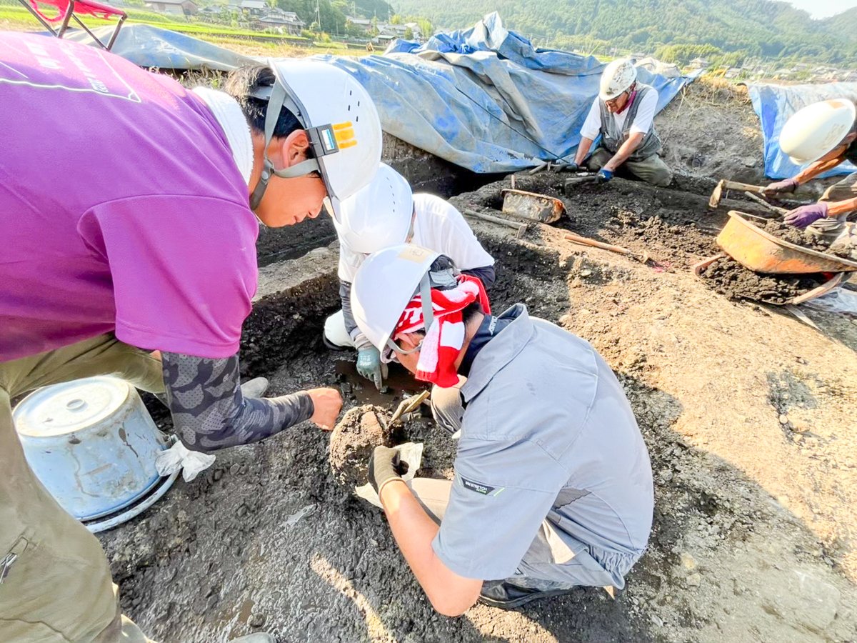 Gea172850's tweet photo. 📢【2日間限定】幻の都・恭仁宮跡で発掘体験！
奈良時代の瓦が出るかも？👀

🧱ミニ瓦づくり＆専門ガイド付き✨
✅じゃらん「Pick up!スポット」に掲載中！
📅10/11(土)・10/12(日)
🎫���人3,500円～／小学生1,000円

👉ご予約はコチラhttps://t.co/6NFOo2qC1J https://t.co/KzY71rNYbf