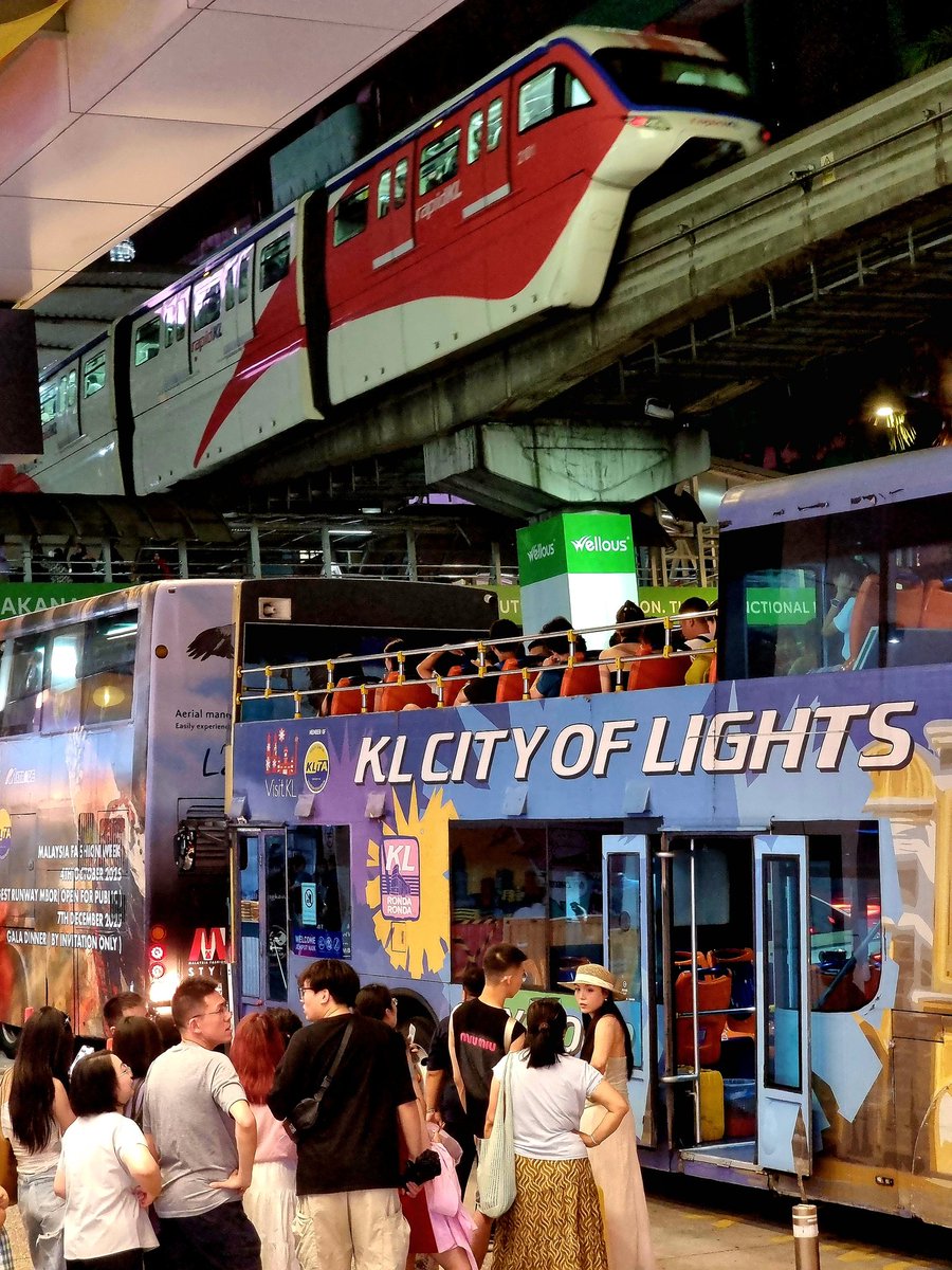 szehoong's tweet photo. 🇲🇾 Hop On Hop Off buses &amp; the KL Monorail are  some of the more interesting ways of getting around to see KL. 👍 https://t.co/dgODS6Essn