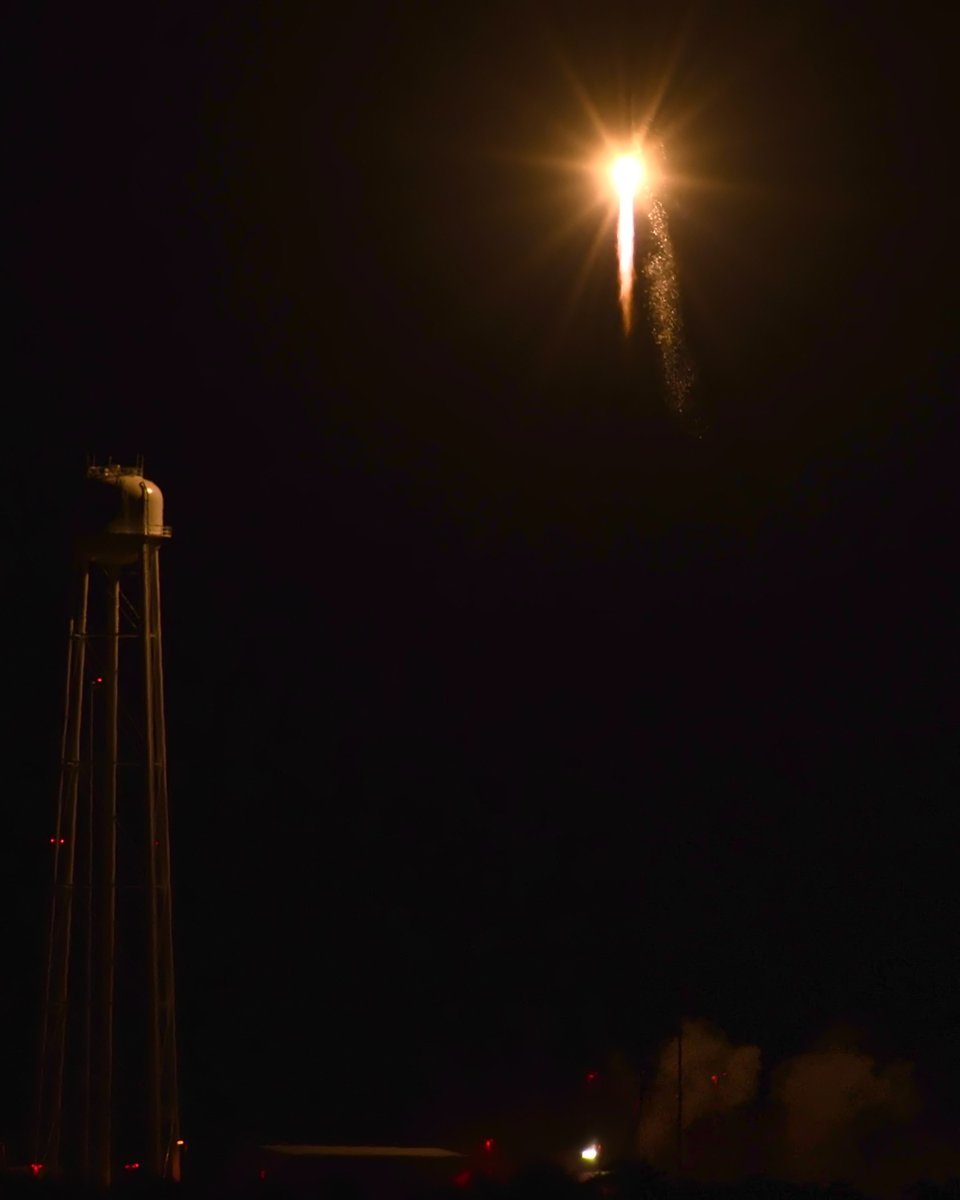 varfee2's tweet photo. Hopefully we’re seeing condensation shedding from the #HASTE rocket and not Flight Manual pages being thrown out the window during the Justin launch from #RocketLab launch complex 2. $RKLB https://t.co/AGLRhfGhP5