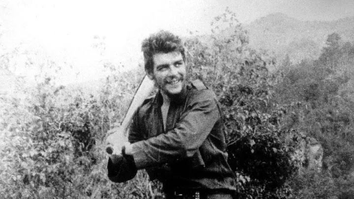 logoslogis's tweet photo. "Risiko terbesar dalam hidup adalah tidak mengambil risiko apa pun."

— Che Guevara https://t.co/c6tK9FOUbd