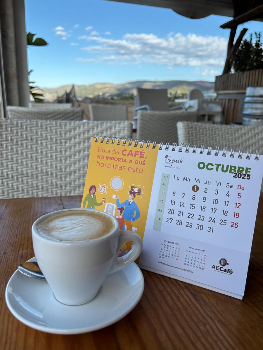 #Cafelfie ❤️‍🔥☕️ ⁦<a href="/AromaCafes/">Aroma de Café</a>⁩

Frase Octubre calendario AECafé :

Hora del Café. NO IMPORTA A QUÉ HORA leas esto