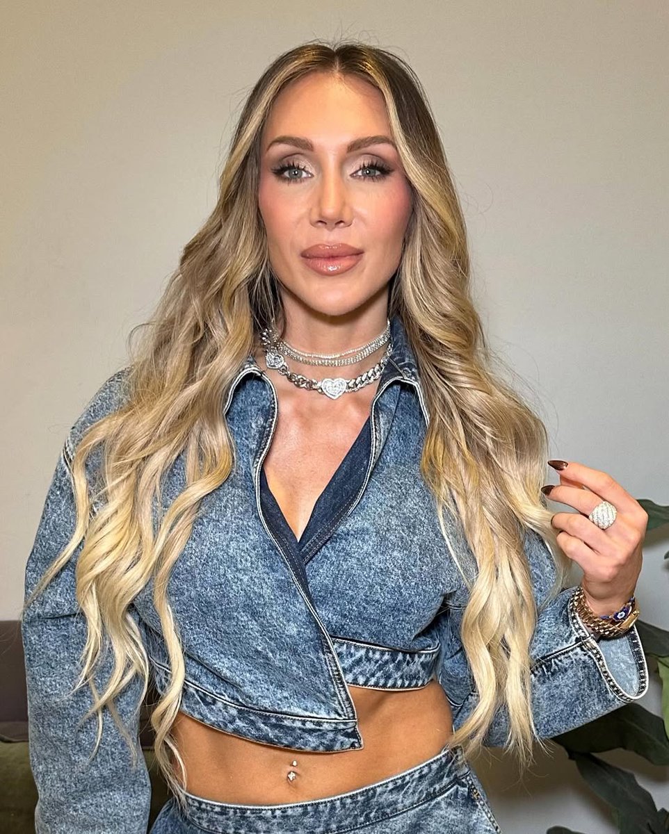 Ms_Feb3_Flair's tweet image. The Queen of Glamour!!!! 💅😍

Credits To: katelynpatty.mua (IG)