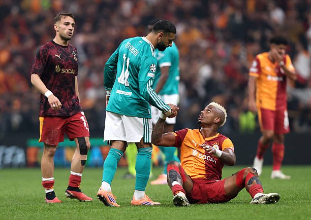 Lfcholigann's tweet photo. Mohamed Salah: 

“Hayatımda hiç böyle bir atmosferde oynamamıştım. Odaklanmak gerçekten çok zordu. 

Gürültü sağır ediciydi ve bununla başa çıkamadık. Galatasaray’ı tebrik ederim.” https://t.co/31cVlntNt0