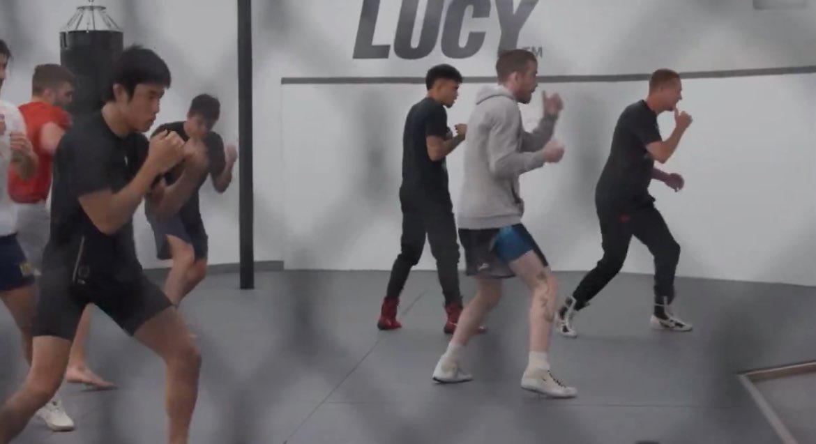 キタァーーーーー❗️🔥🔥🔥

サンドヘイゲンとロイバルと練習する平良達郎 🇯🇵🫱🏻‍🫲🏼🇺🇸