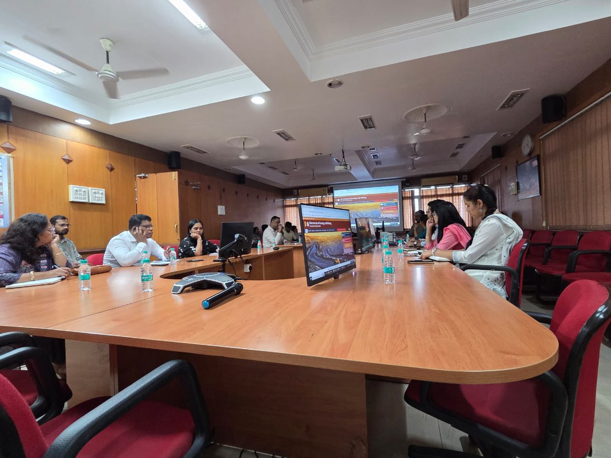 DeptMiningMH's tweet photo. Officers of the Mining Department and allied offices underwent training on E-Office and the ILMS Dashboard.
This training initiative aims to strengthen digital governance, enhance transparency, and improve efficiency in departmental operations

#Maharashtra #Mining #DigitalIndia https://t.co/QqHzBgCpSc