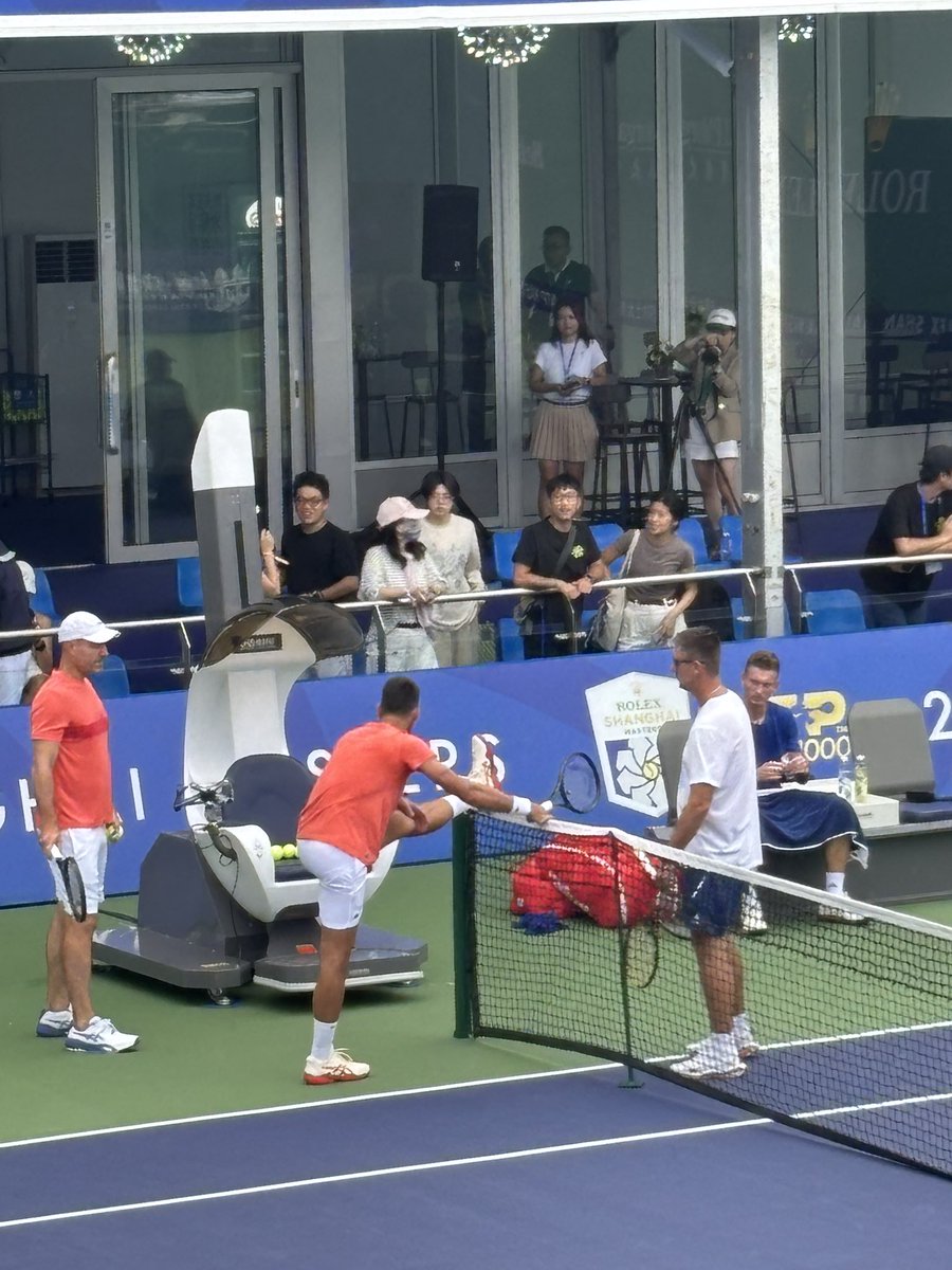 ElvisandElton's tweet photo. #Livescenes  🐐 Stretching ❤️🎾💪@DjokerNole @SH_RolexMasters https://t.co/2WCzn4gDOp