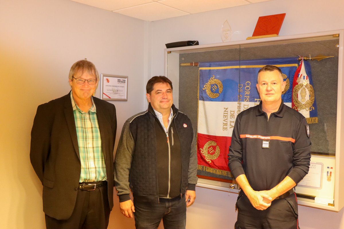 SDIS58's tweet image. 📍 Visite protocolaire au SDIS 58

📅 Jeudi 25/10, le SDIS de la Nièvre a accueilli M. FOREST et M. KERLEAUX de la Chambre d’Agriculture.

👨‍🚒 Avec le Colonel hc Olivier PEYCRU, ils ont découvert le SDIS et échangé sur la sécurité civile et ses liens avec le monde agricole.