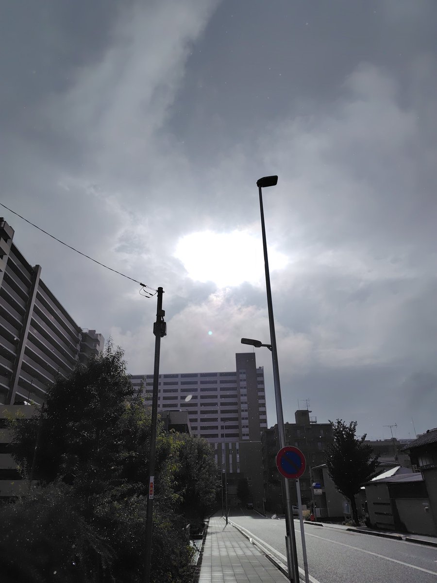 Nesssandayo7's tweet photo. お天気雨
狐の嫁入り前
サイレントヒルf

#サイレントヒル https://t.co/2UjB9cr3Mk