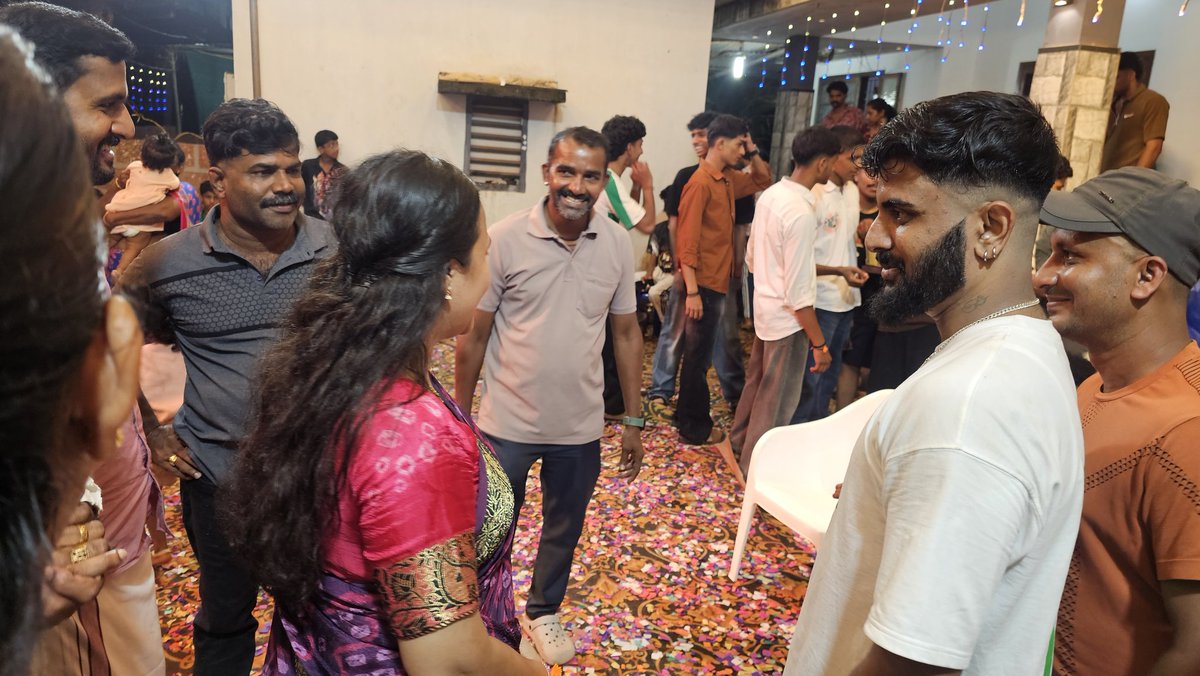 AshwiniML2's tweet photo. Visited the venue of the Tiger Dance organized by Kudlu Shri Kuthyala Tiger Friends and officially launched their team jersey.
#PiliGobbu #TigerDance #Dusshera #Navarathri https://t.co/mtFUCk1CrX