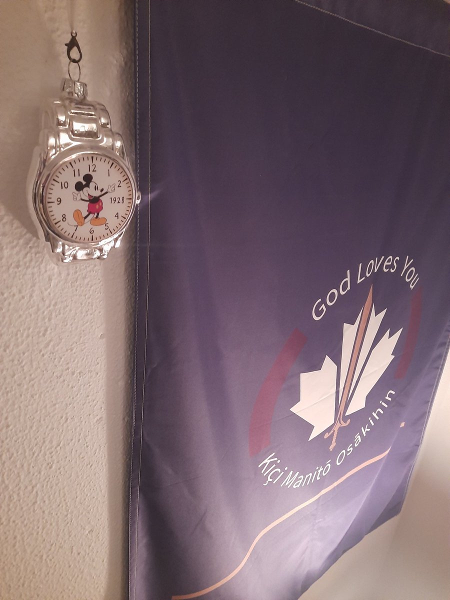 KlokkieRobbie's tweet image. #MickeyMouseClock 

Extra #confirmation.

Watch 'their' 3 O' Clock: 1928

1+9=10
2+8=10

Watch the water (#currency).

The Queen is the #Queen is the Queen.