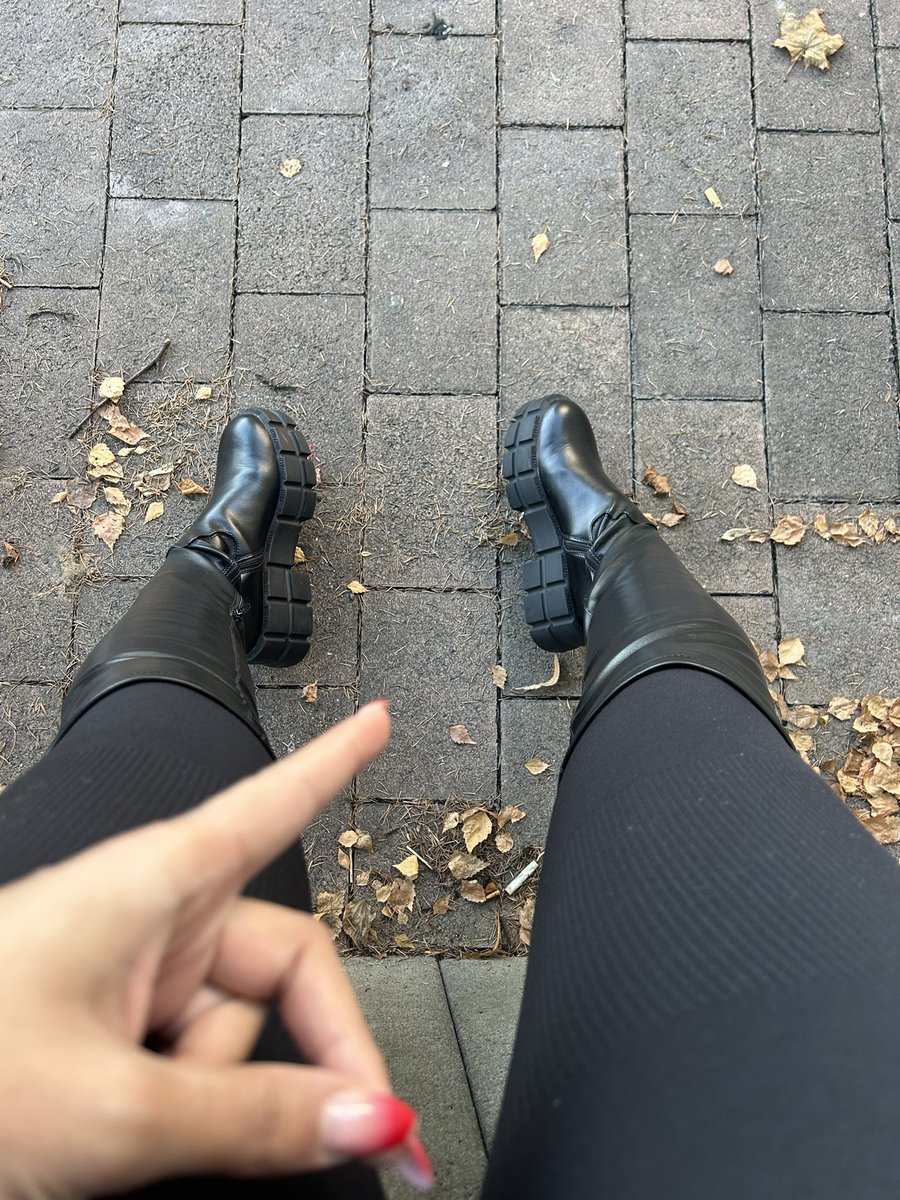 GoddesCruella2's tweet photo. Morgen. Und, schon wach? Während du dich zur Arbeit schleppst, stelle ich mir nur eine Frage: wie schnell du heute zahlst.

#sklave #deutsch #geldslave #fimdom #herrin #gottin https://t.co/4g6nr6QobX