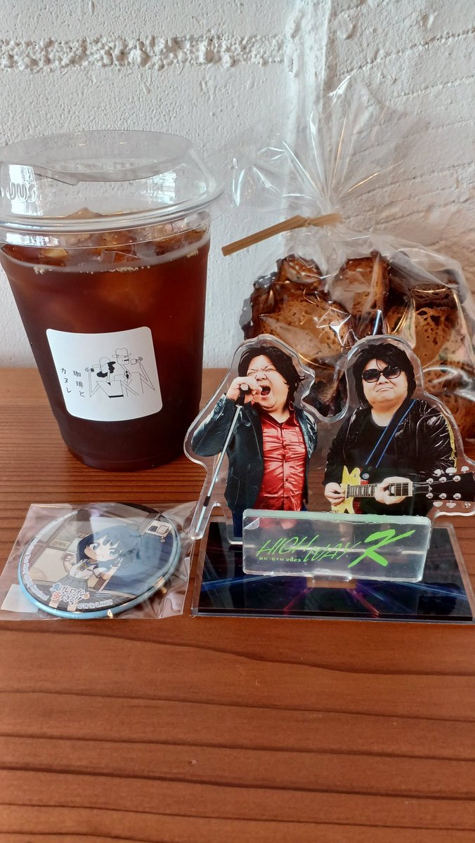 珈琲とカヌレに再び行きました🎵アメリカーノは苦味と酸味が控えめで、コーヒー初心者でも飲みやすくてすっきりした味わいです☕️カヌレラスクはカリカリで上品な甘さです🌱仕事前に食べてチャージします😋杏菜ちゃんの缶バッジもかわいいです🎀
#マケイン
#こっすーアクスタ映え選手権