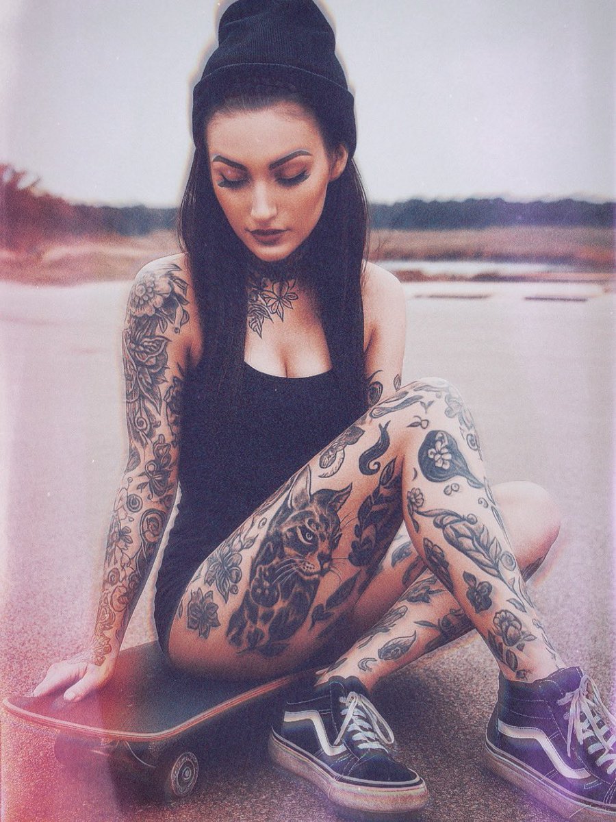 StrangeCoraal's tweet photo. When did you get hot? https://t.co/aAJ3kRX5KR