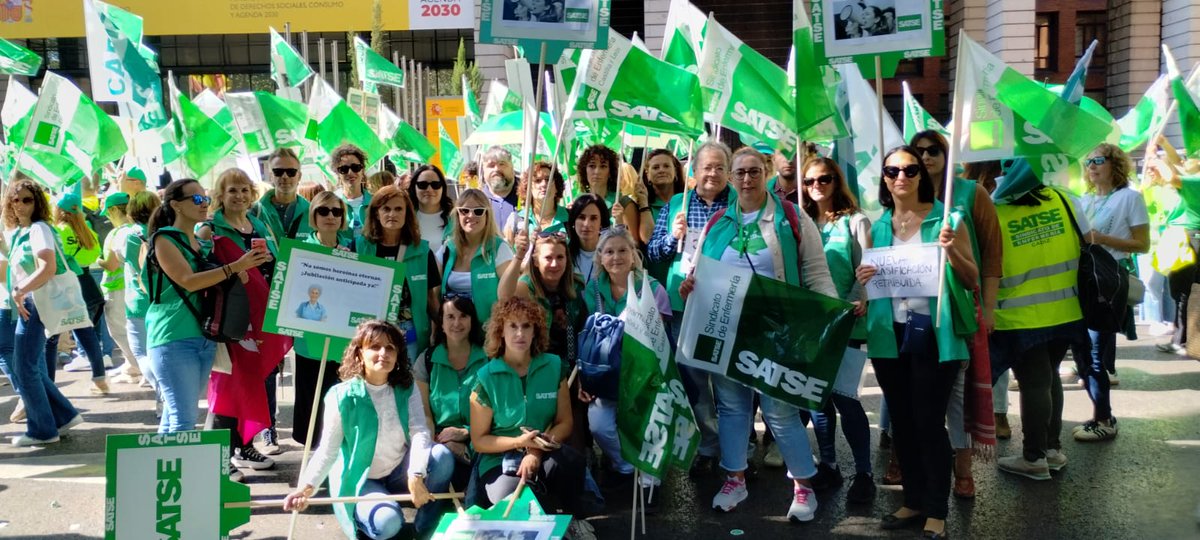 SATSE_CyL's tweet photo. 👩‍⚕️💉💊🩺Delegados de Catilla y León han estado en la concentración convocada en Madrid para exigir mejoras en el Estatuto Marco.
💚Somos tu voz 📢
#EstatutoParaAvanzar 
 #Enfermería y #Fisioterapia https://t.co/GfQOHz5EHg