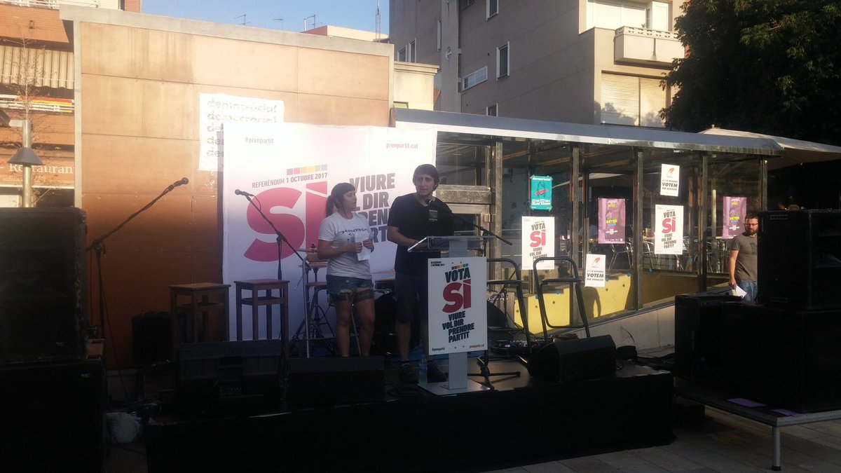 cridacridacrida's tweet photo. Vam recórrer places i carrers per defensar el dret d’autodeterminació, que és inseparable de l’alliberament sexual i de gènere

Pels Països Catalans independents, socialistes, feministes i lliures d’LGBTIQA-fòbia!

«Volem un sí transmarikabollobi!» https://t.co/GkN6NSaikB